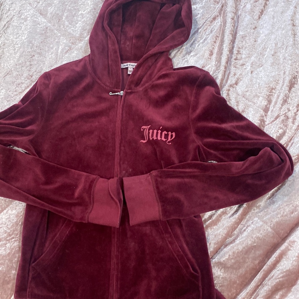 Juicy couture maroon zipped top